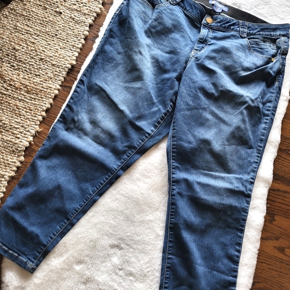 DEMOCRACY 🤍 - Picture 5 of 9